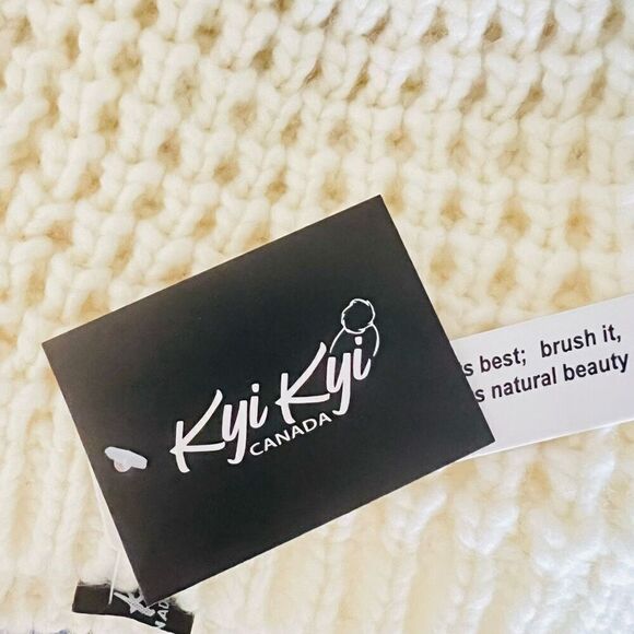 KYI KYI Faux Fur Pompom Classic Wool Beanie Hat, Ivory, One Size, NWT - Picture 4 of 9